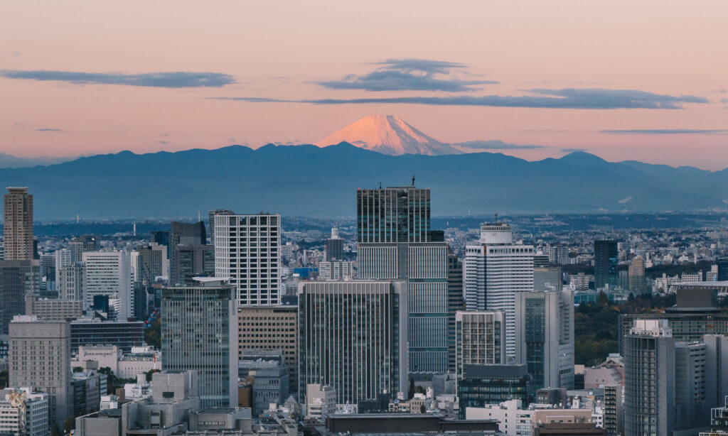 Four seasons hotel  Tokyo Otemachi, Tokyo city skyline view with mt fuji at sunset