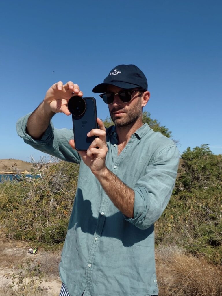 photographer using polarizing filter on iphone 