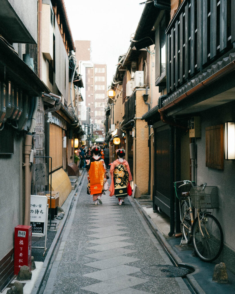 geisha walking through street in Pontocho kyoto 