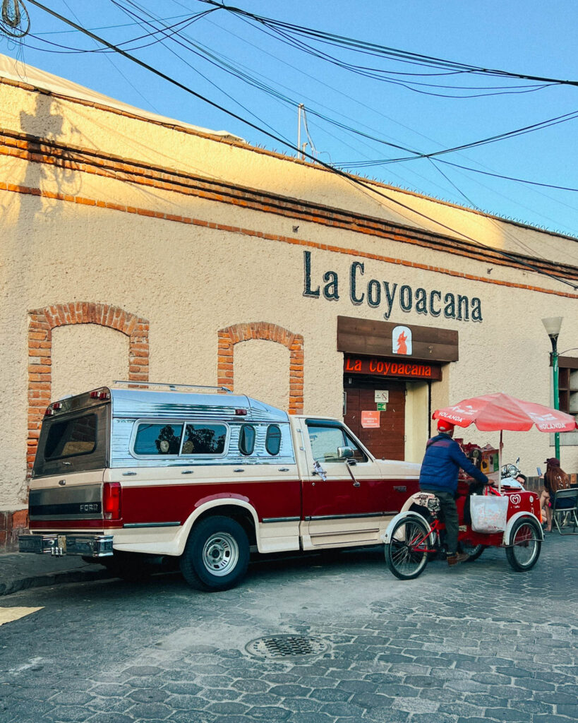 street scene in Cóyoacan mexico